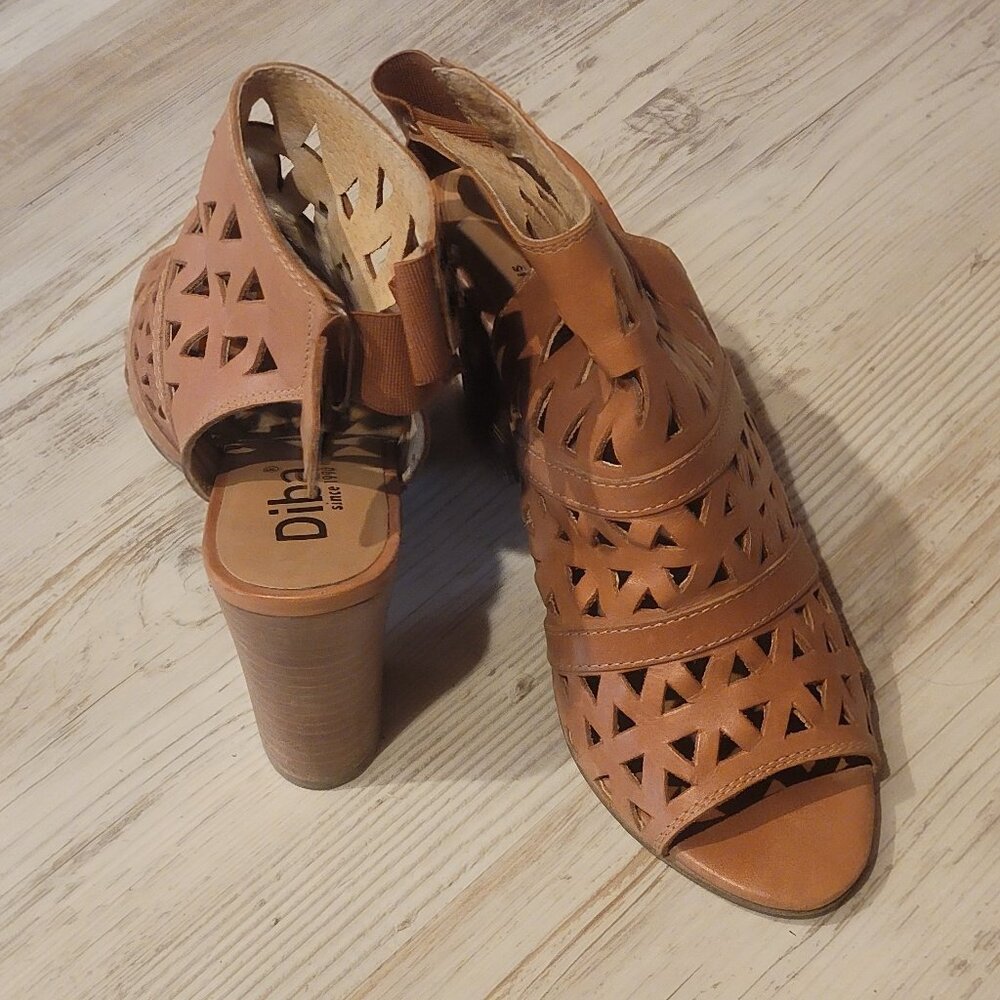 Diba leather heeled sandals,  size 9 like new